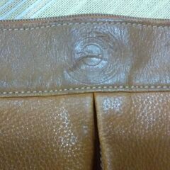 ◆【中古】　《LONGCHAMP・ロンシャン》　●皮革・肩掛けバック♪　〔追加画像有り〕　※大きさ/４０cm×２６cm×１２cm(マチ)。の画像