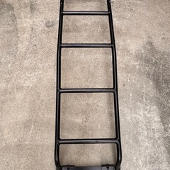 ハイエースミドルルーフ用リアラダー
