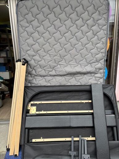 超美品 セミダブルベッドフレーム・マットレス付きを大変お安くお譲りいたします！！