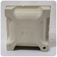 黄色埋込石鹸入れ　陶器製　150角の画像