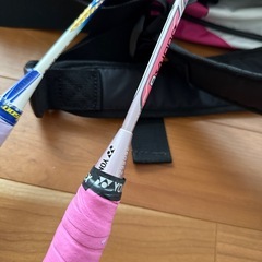 バドミントンラケット2本　ヨネックスバック　YONEXの画像