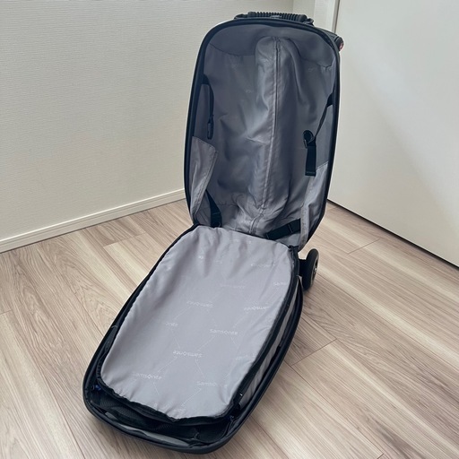 《予定者決定》マイクロスクーター製「micro luggage マイクロラゲッジ」の乗れるスーツケース＆キックボード