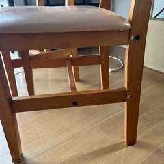 イス　二脚の画像