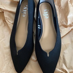 黒布製パンプス