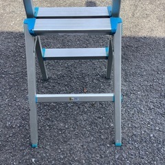 脚立　アルミ脚立　持ち手付きの画像