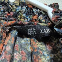 ZARAトップスの画像