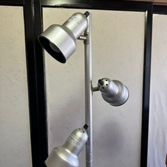 3灯スタンドの画像