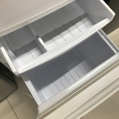 ｼｬｰﾌﾟ 137L冷凍冷蔵庫(2020年)の画像