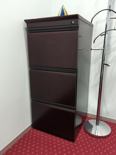 キャビネット◎今週末の引き取りで2万円です キャビネット◎今週末の引き取りで2万円です