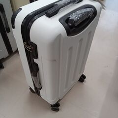 ★ジモティ割あり★ ユカラ キャリーケース ホワイト W42×D27×H67 クリーニング済み TC8141の画像