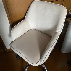 キャスター付き椅子
