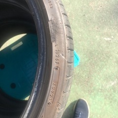 タイヤ215/35ZR18の画像