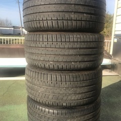 タイヤ215/35ZR18