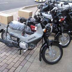 入手困難！HONDAクロスカブ５０パールマッドグレー！本日入荷！即納可能です！の画像