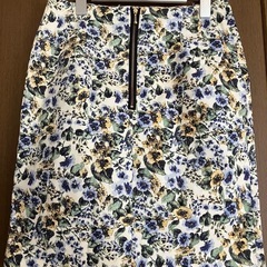 【未使用タグ付】コクーンスカートMボタニカル柄の画像