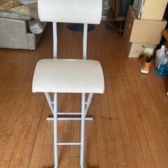 ★ハイチェー　高折り畳み式　白色椅子　高所用　ハイカウンター用　バーカウンタ‐用　　椅子の画像