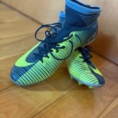 サッカースパイクマーキュリアル