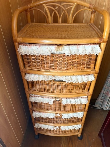 ラタン家具　籐家具　ラタンのチェスト　引出し5個　レトロ家具　キャスター付き レトロ家具】ラタン製 キャスター付き 5段チェスト バスケット