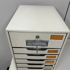 収納棚　書類入れ