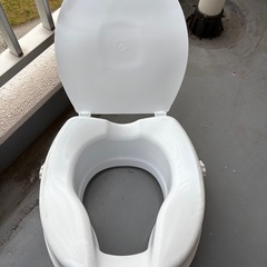 上げられた便座 (高さ10cm)、ハンディキャップ便座、便座ライザー、高齢者用トイレレイザー、な上げられた便座、トイレ用サポート、障害者・高齢者・妊婦の画像