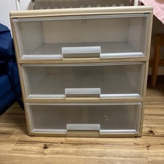 プラスチックタンス