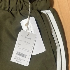 【新品・タグ付き】カーゴ風ラインパンツ Mの画像