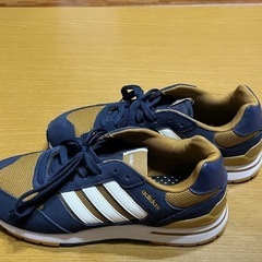 adidas スニーカー　24.5？ の画像