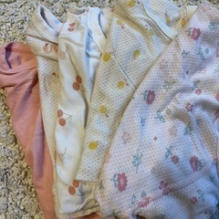 UNIQLOロンパースセットの画像