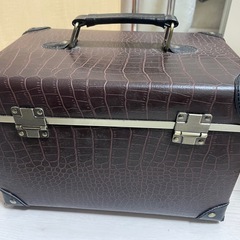 インテリア家具　収納ケース　鍵付きの画像