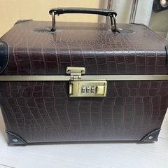 インテリア家具　収納ケース　鍵付き