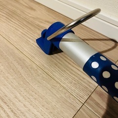 車用ハンガー　ブルー　伸縮可能の画像
