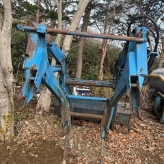 トラクター用フロントローターバケット付きの画像