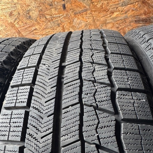 バリ山　NANKANG ナンカン　WINTERSAF WS-1 215/50R17 スタッドレス　タイヤ　2021年製　17インチ