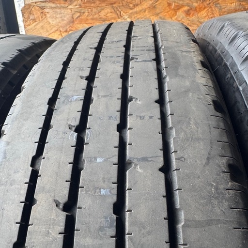バリ山　BRIDGESTONE ブリヂストン　ブリジストン　R202 205/75R16 113/111L LT 夏タイヤ　2021年