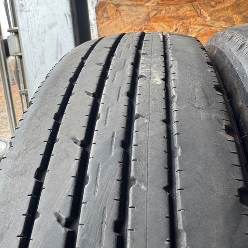 バリ山　BRIDGESTONE ブリヂストン　ブリジストン　R202 205/75R16 113/111L LT 夏タイヤ　2021年