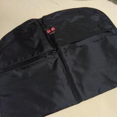ユニクロ、スーツカバー