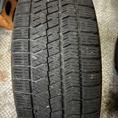 16インチスタッドレスタイヤの画像