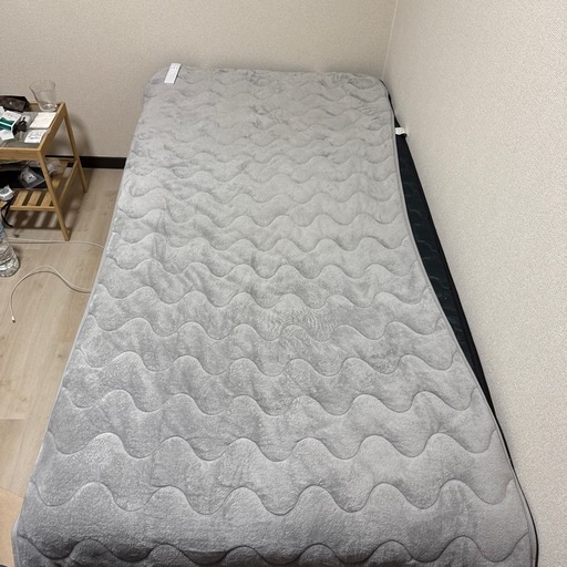 シングルベッドフレーム とマットレス