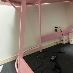  ピンク L字デスクの画像