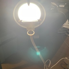 IKEA LEDデスクライト アイボリー 電球付きの画像