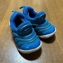 値下げしましたNIKE asics靴の画像