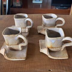 手捻りスクエアコーヒーカップ4客セットの画像