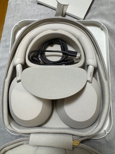 Sony WH-1000XM5　ホワイト ヘッドホン
