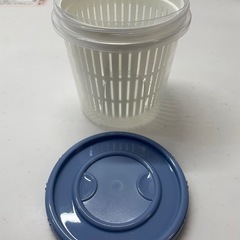 水切りカゴ付き円形コンテナの画像