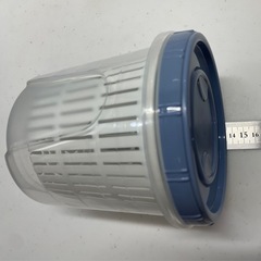 水切りカゴ付き円形コンテナの画像