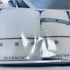 新品未使用！プレゼントにも！GivenchyジバンシーVIP様限定品国内正規品ゴールデン刺繍高級フェイスタオルゲストタオルタオルハンカチウォッシュタオルの画像