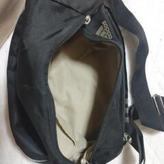 adidas ショルダーバッグの画像