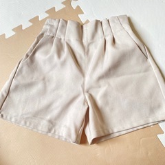 ベージュ タック入りショートパンツ 120の画像