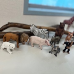 リアル動物フィギュアセット 11体、流木２本の画像