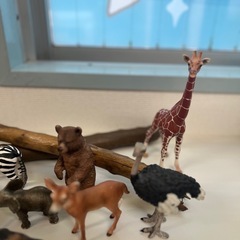 リアル動物フィギュアセット 11体、流木２本の画像